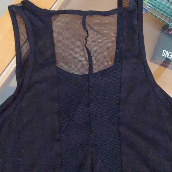 Workout top - Picture 3 of 3